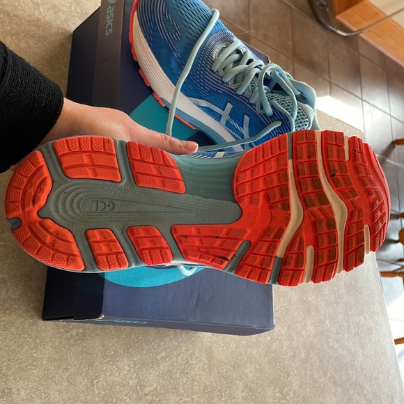 Running Shoes - Picture 2 of 6